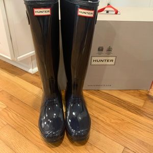 NWT Navy Gloss Hunter Boots